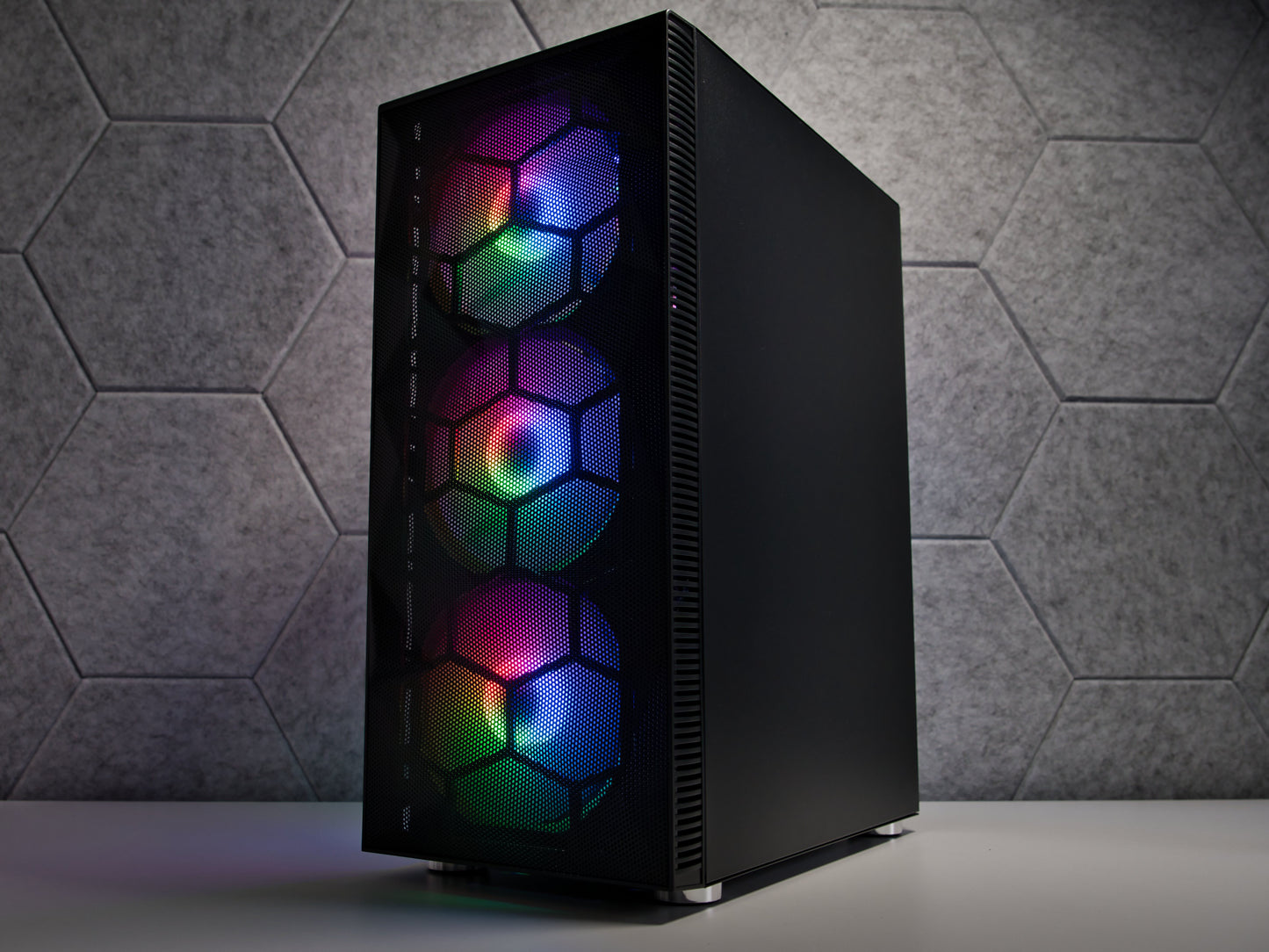 Gaming PC Schwarz | RTX 5050 (8GB) | AMD Ryzen 5 5500 | 16GB RAM | 500GB SSD | Win 11
