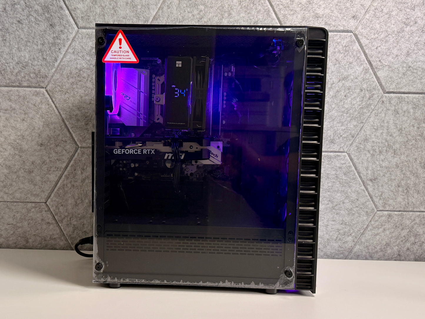 Gaming PC Schwarz | MSI RTX5050 Shadow 2X OC (8GB) | AMD Ryzen 5 5600 | 1TB SSD | 16GB RAM | Win 11