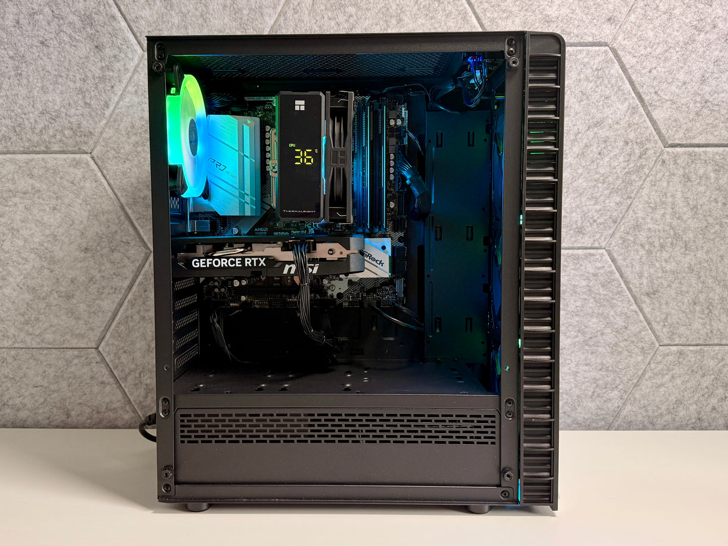 Gaming PC Schwarz | MSI RTX5050 Shadow 2X OC (8GB) | AMD Ryzen 5 5600 | 1TB SSD | 16GB RAM | Win 11