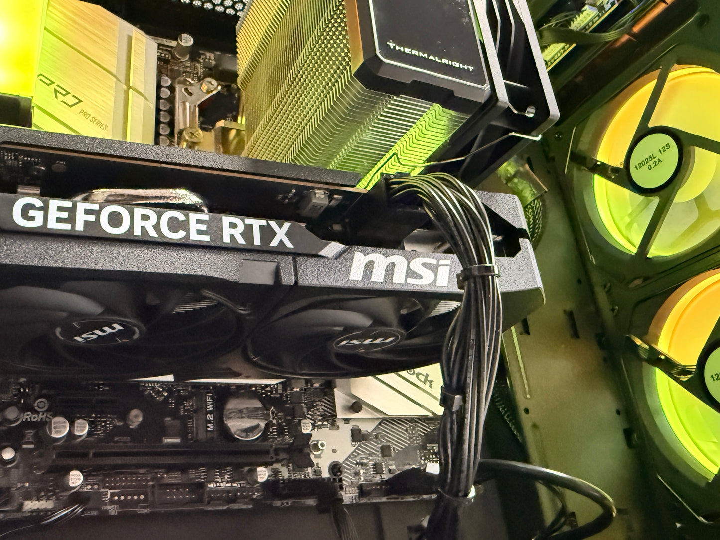Gaming PC Schwarz | MSI RTX5050 Shadow 2X OC (8GB) | AMD Ryzen 5 5600 | 1TB SSD | 16GB RAM | Win 11